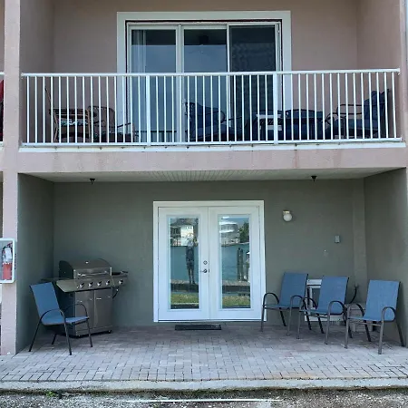 Luxury And Spacious Waterside Getaway